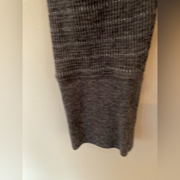 eddie Bauer grey hoodie with thin silver pin stripe running through it. Size M - Picture 6 of 8